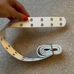 White belt with silver circles
